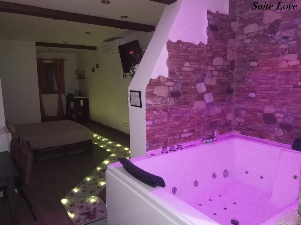 Suite Love Jacuzzi Uceda ภายนอก รูปภาพ