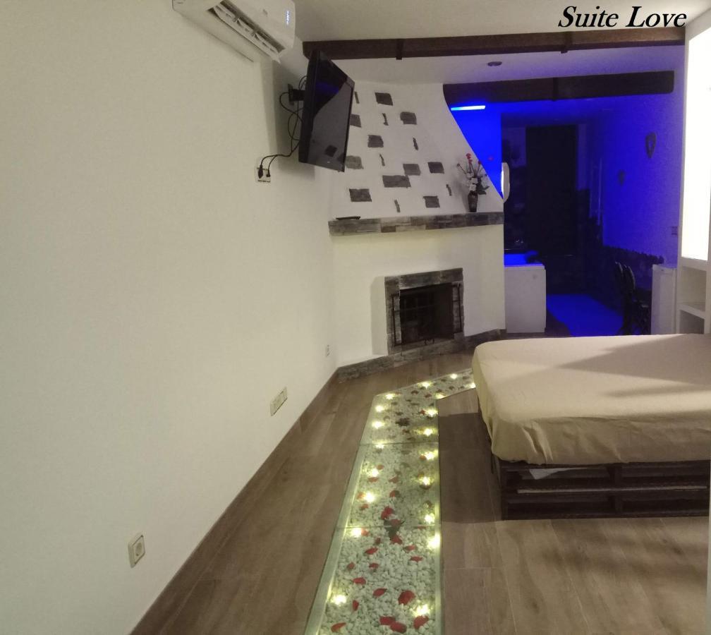Suite Love Jacuzzi Uceda ภายนอก รูปภาพ