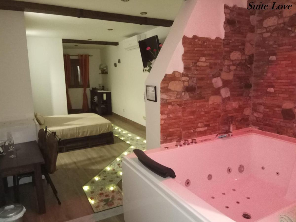 Suite Love Jacuzzi Uceda ภายนอก รูปภาพ